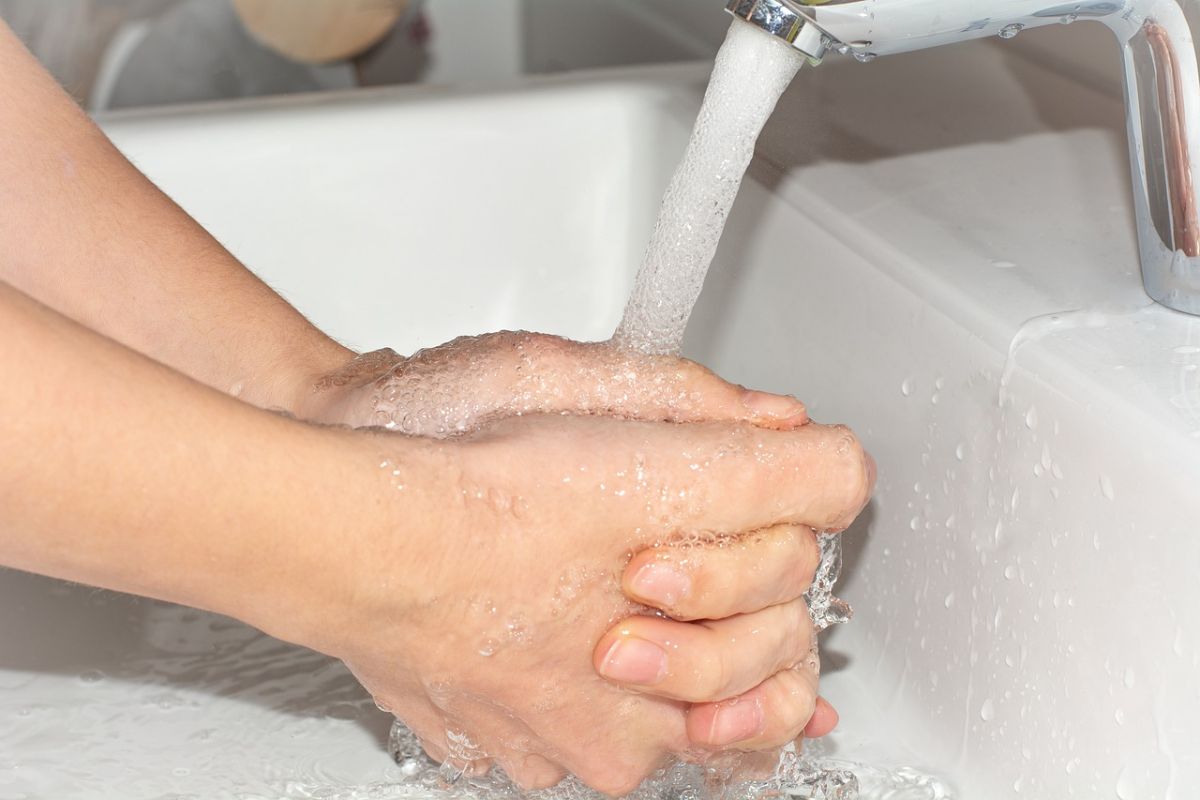 「手を洗いなさい」って英語でなんて言うの？