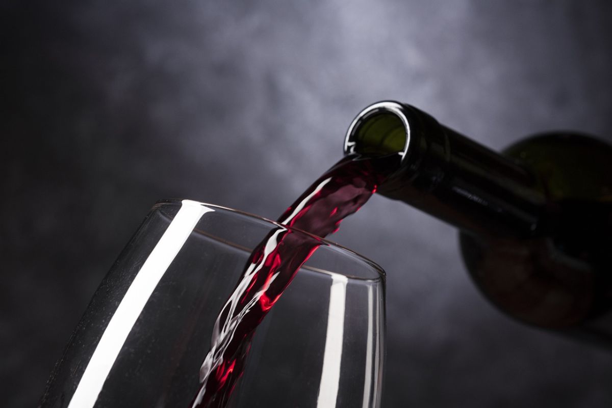 ロバート・ルイス・スティーヴンソンの名言「ワインとは、瓶…」英語で？