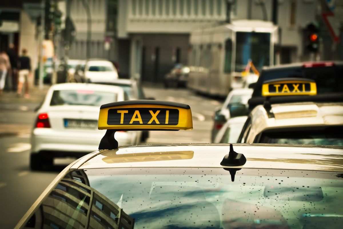 「タクシー運転手」って英語でなんて言うの？