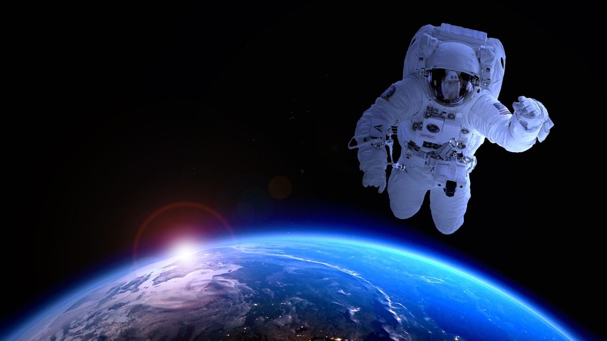 「宇宙飛行士」に関連する英語フレーズ