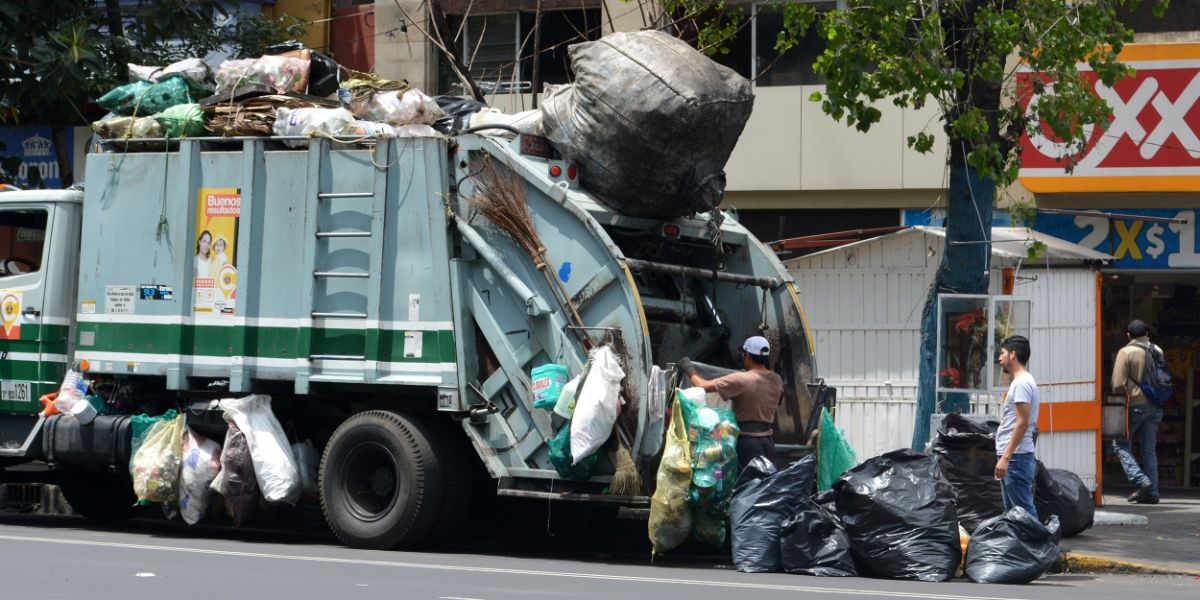“garbage truck” に関連する英語フレーズ